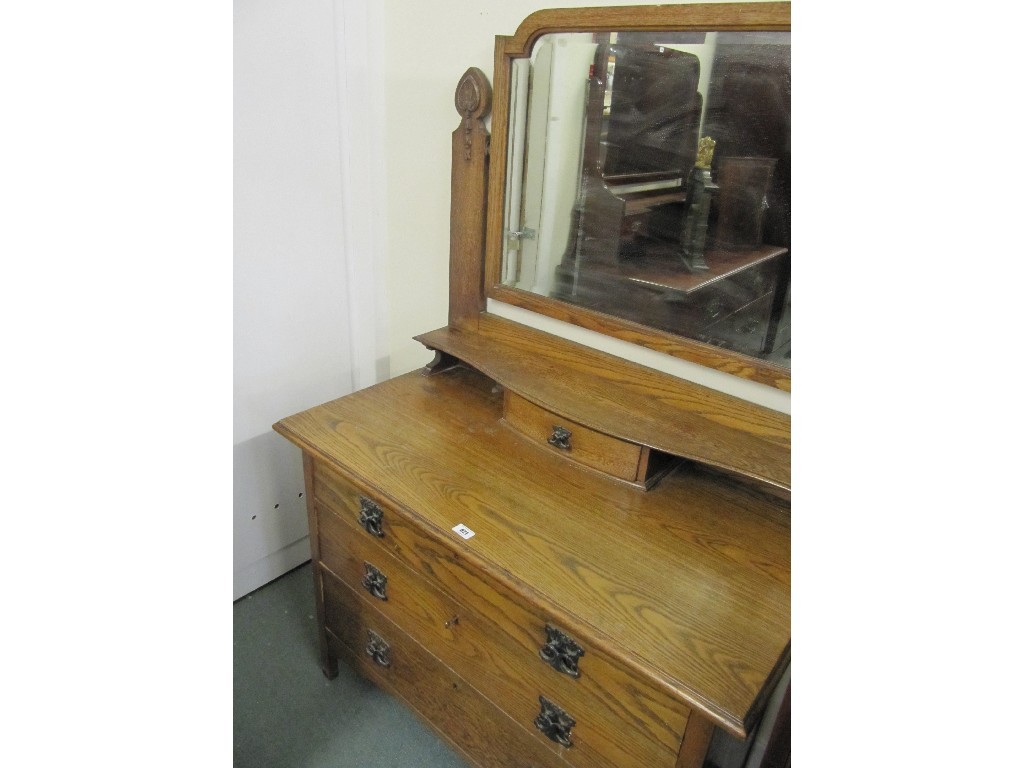 Appraisal: Oak dressing chest