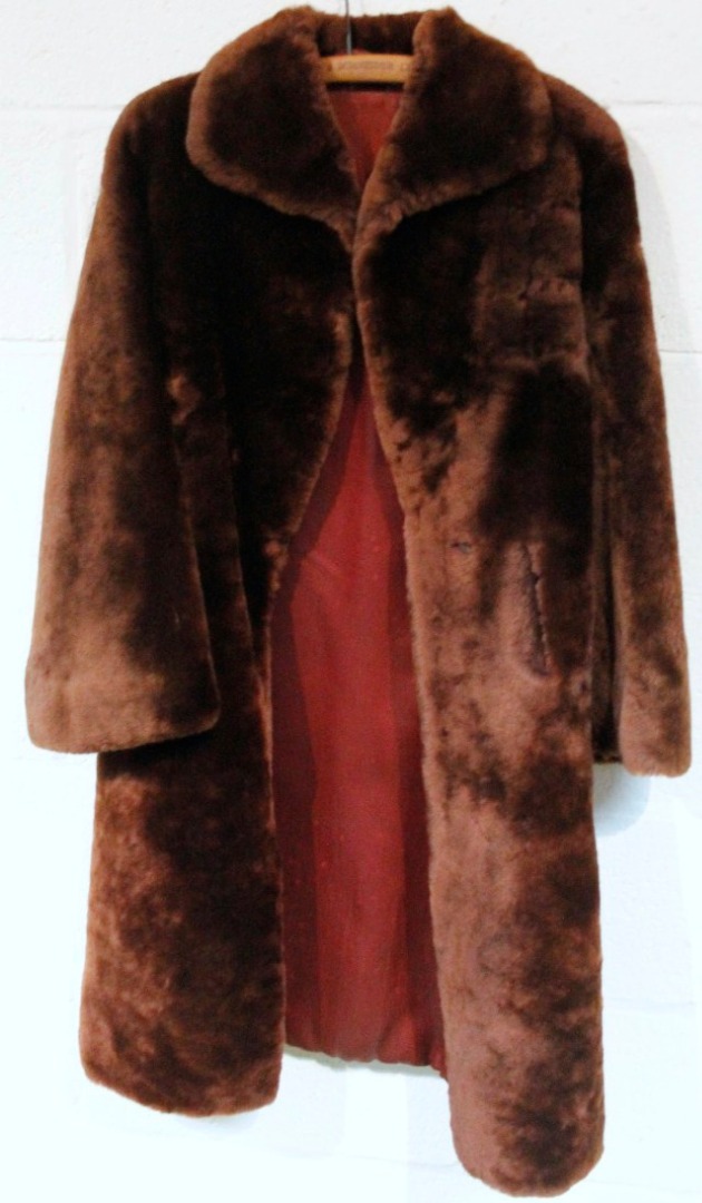 Appraisal: A Martins retro fur style ladies jacket three quarter length