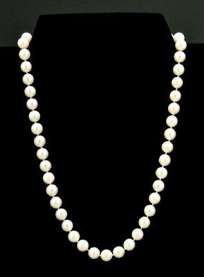 Appraisal: Cultured pearl necklace round cream rose cultured pearls - mm