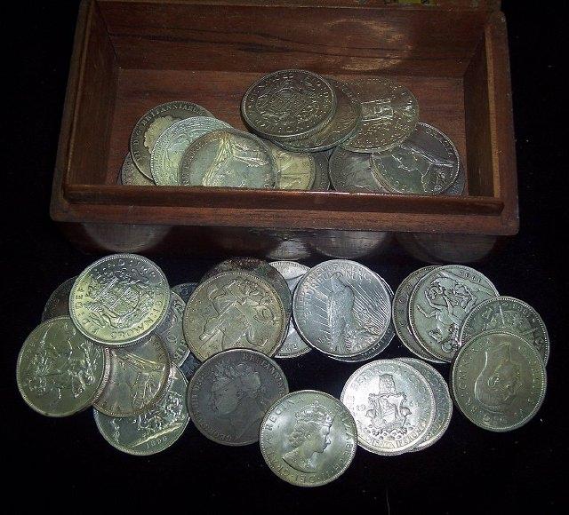 Appraisal: A quantity of miscellaneous crowns silver dollars and world crowns