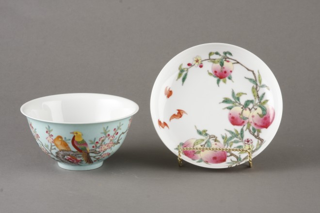 Appraisal: Bowl features birds and floral motif on pale turquoise ground