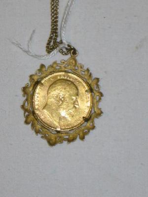 Appraisal: A GOLD SOVEREIGN dated in ct gold pendant mount on