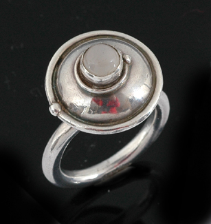 Appraisal: A handcrafted silver and moonstone ring The sterling silver ring