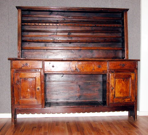 Appraisal: Title th c pine Vaisselier with plate braces Medium pine