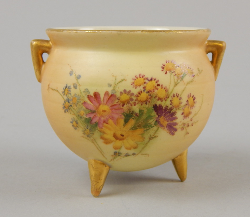 Appraisal: An early thC Royal Worcester blush ivory cauldron the circular