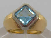 Appraisal: A yellow metal tests carat gold and aquamarine dress ring