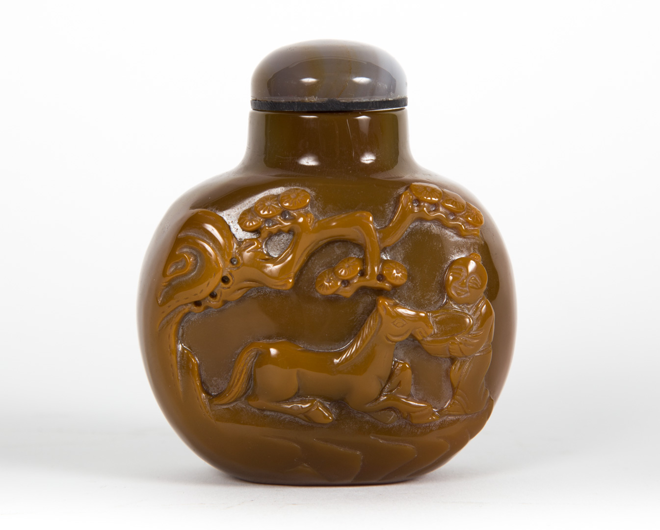 Appraisal: Chinese carved glass snuff bottle with relief decoration of man