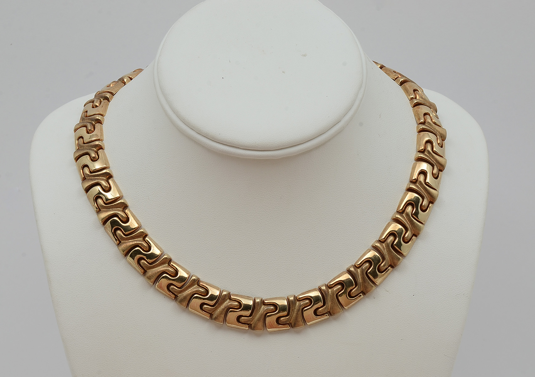 Appraisal: ITALIAN K PUFFED LINK COLLAR NECKLACE K yellow gold hollow