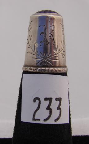 Appraisal: Silver tone thimble with engraved R in vine design with