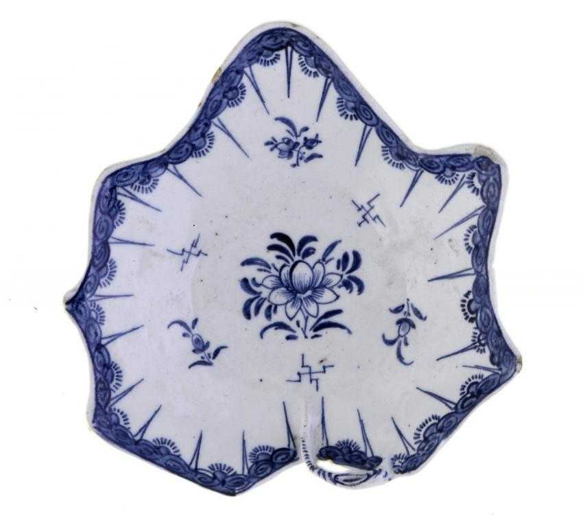 Appraisal: A DERBY PICKLE DISH of leaf shape painted in underglaze