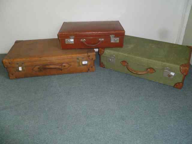 Appraisal: AN OLD LEATHER SUITCASE a smaller leather suitcase and a