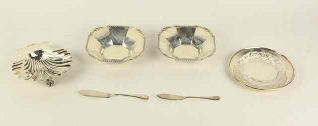 Appraisal: A pair of silver bonbon dishes Walker Hall Sheffield cm