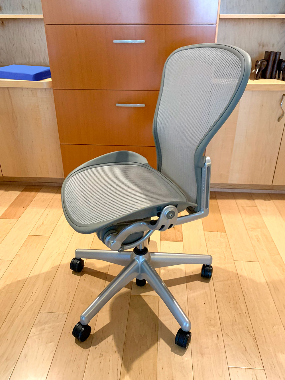 Appraisal: HERMAN MILLER AERON CHAIR Herman Miller Aeron desk chair in