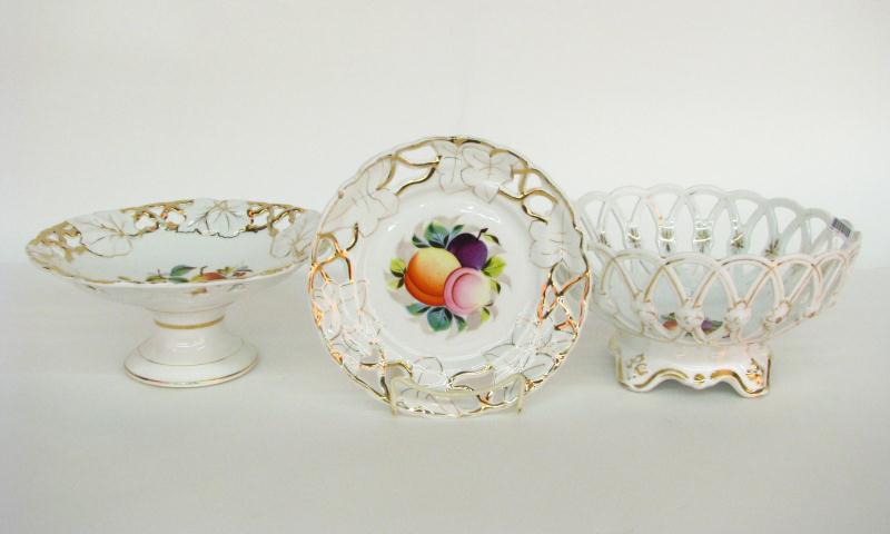 Appraisal: Group of Fruit Motif Porcelain set includes a '' pedestal