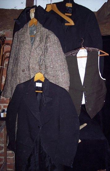 Appraisal: A quantity of gentlemen's clothing suits etc