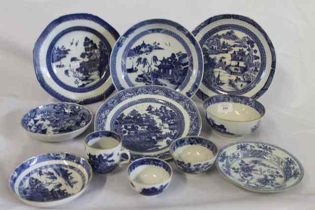 Appraisal: A SELECTION OF CHINESE EXPORT NANKIN PORCELAIN with detailed Willow