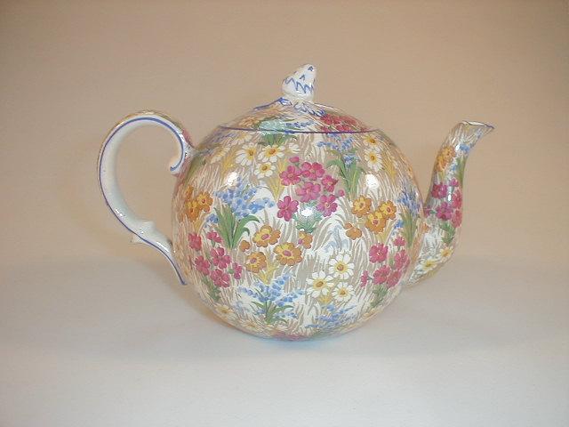 Appraisal: A Royal Winton Marguerite bullet shape teapot with a strawberry