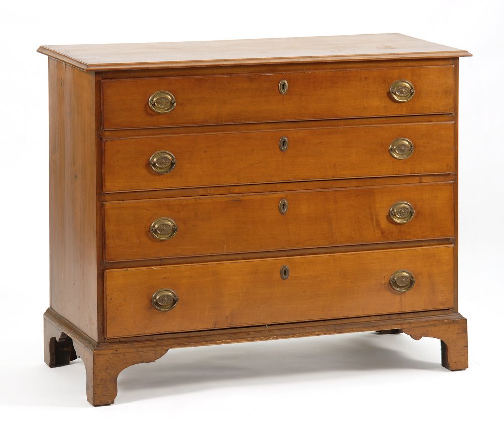 Appraisal: ANTIQUE AMERICAN FOUR-DRAWER CHEST In cherry Molded top edge and