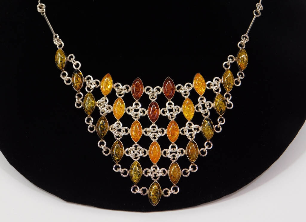 Appraisal: ESTATE STERLING SILVER FAUX AMBER DESIGN NECKLACE China ContemporaryV form