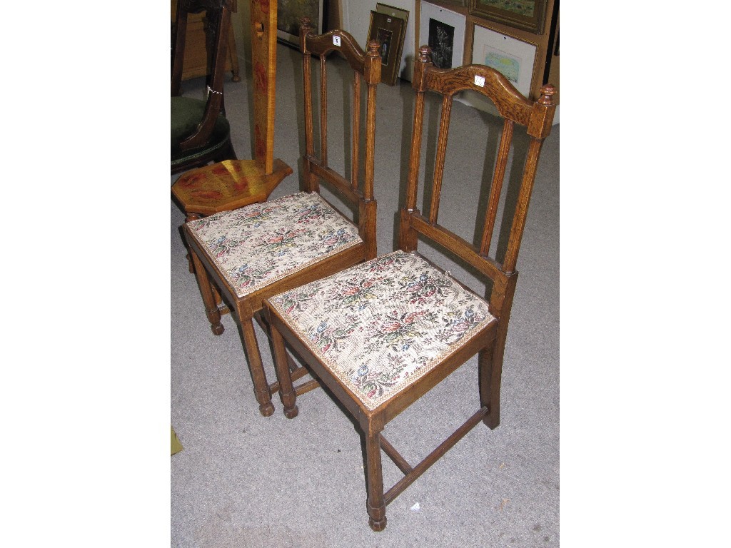 Appraisal: Pair of oak hall chairs