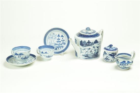 Appraisal: GROUP OF CANTON China th century porcelain Includes a ''h