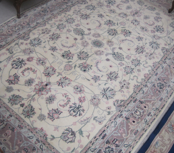 Appraisal: A CONTEMPORARY HAND KNOTTED ORIENTAL CARPET Indo-Persian overall floral design