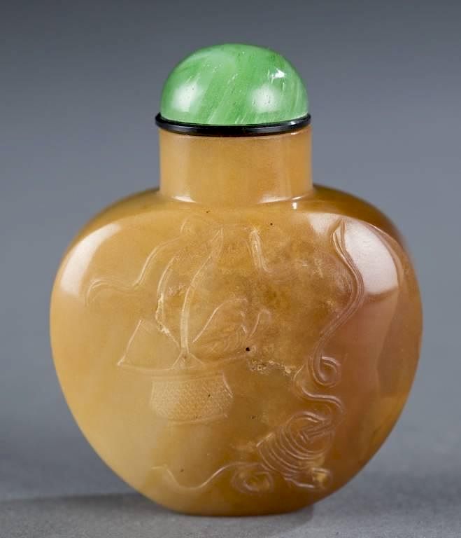 Appraisal: Chalcedony Chinese snuff bottle A chalcedony Chinese snuff bottle c