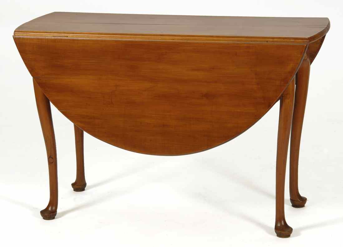 Appraisal: ANTIQUE AMERICAN QUEEN ANNE DROP-LEAF TABLE Circa In maple with