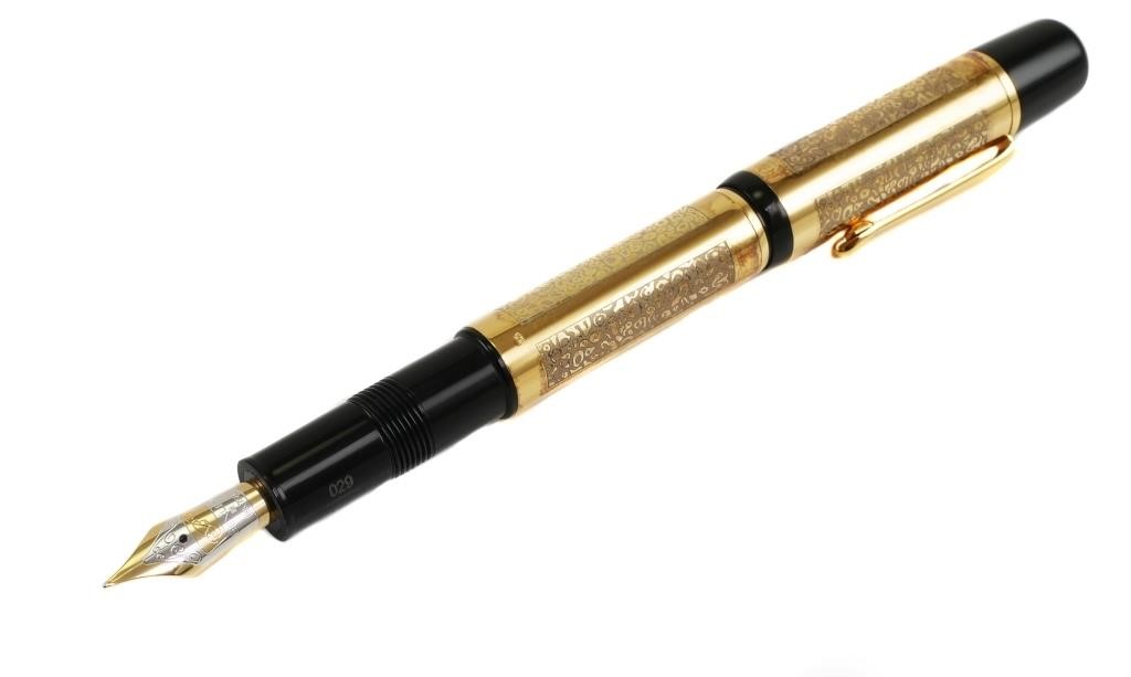 Appraisal: BEXLEY th Anniversary Limited Edition Owner Club K gold M