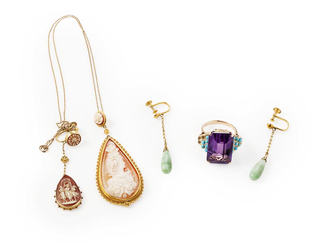 Appraisal: A collection of jewellery to include a cameo set pendant