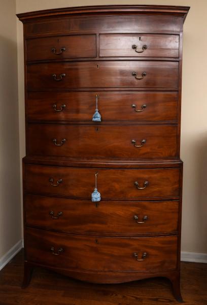 Appraisal: A FINE GEORGIAN MAHOGANY BOW FRONT CHEST ON CHESTThe early