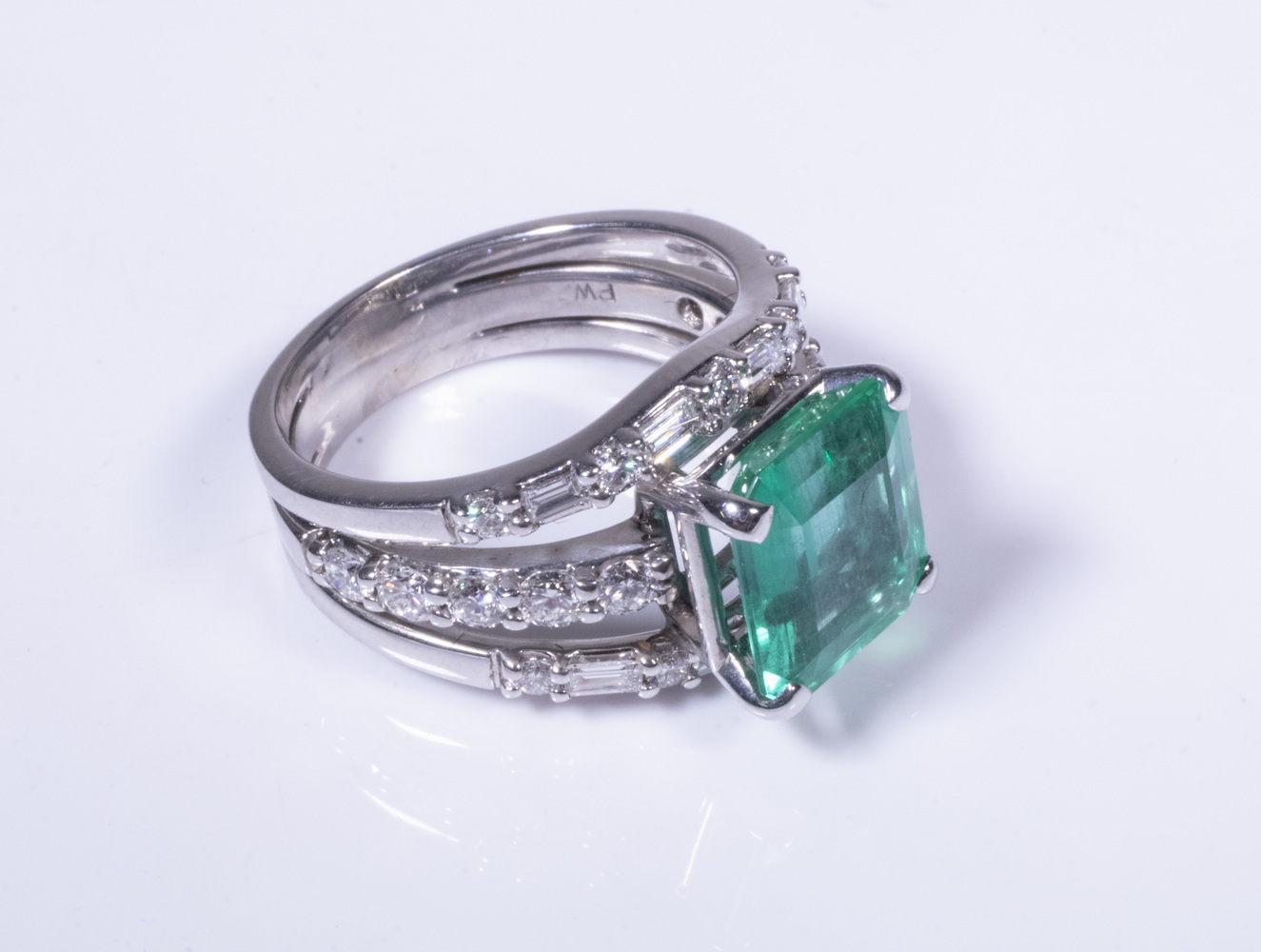 Appraisal: LADIES K WHITE GOLD DIAMOND AND EMERALD RING Handmade contemporary