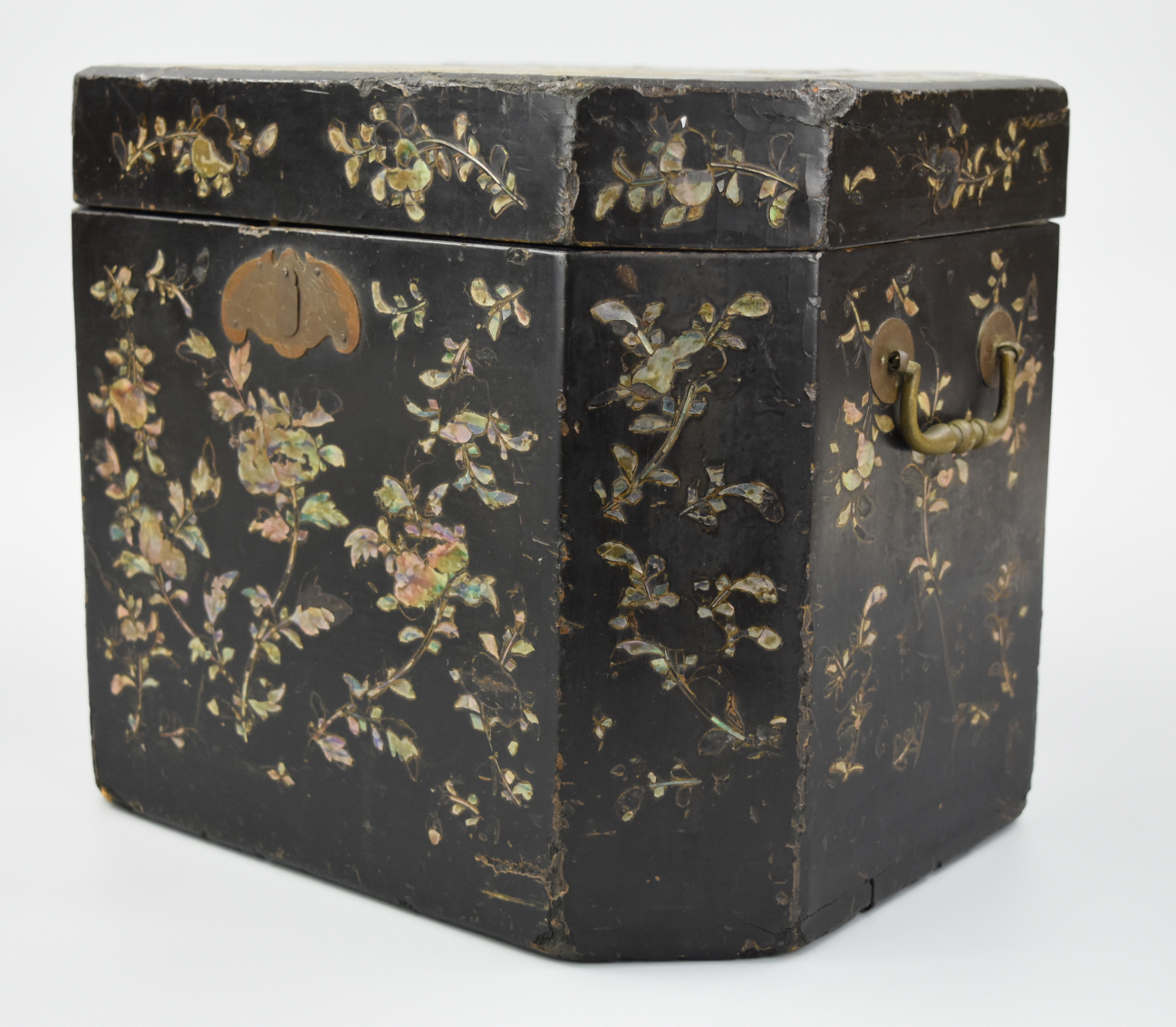 Appraisal: CHINESE MOP INLAID LACQUER BOX TH C th C Chinese