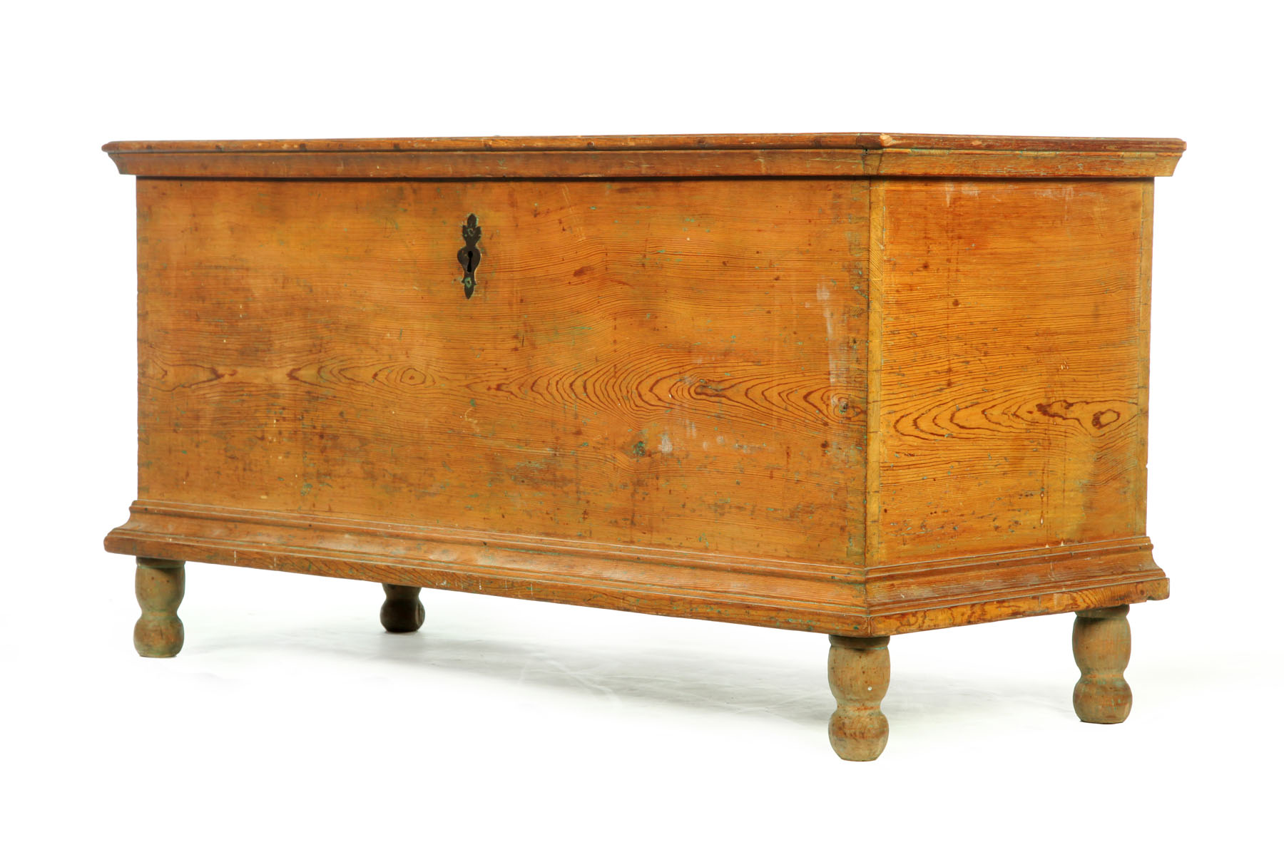 Appraisal: BLANKET CHEST Pennsylvania early th century pine Dovetailed case turned