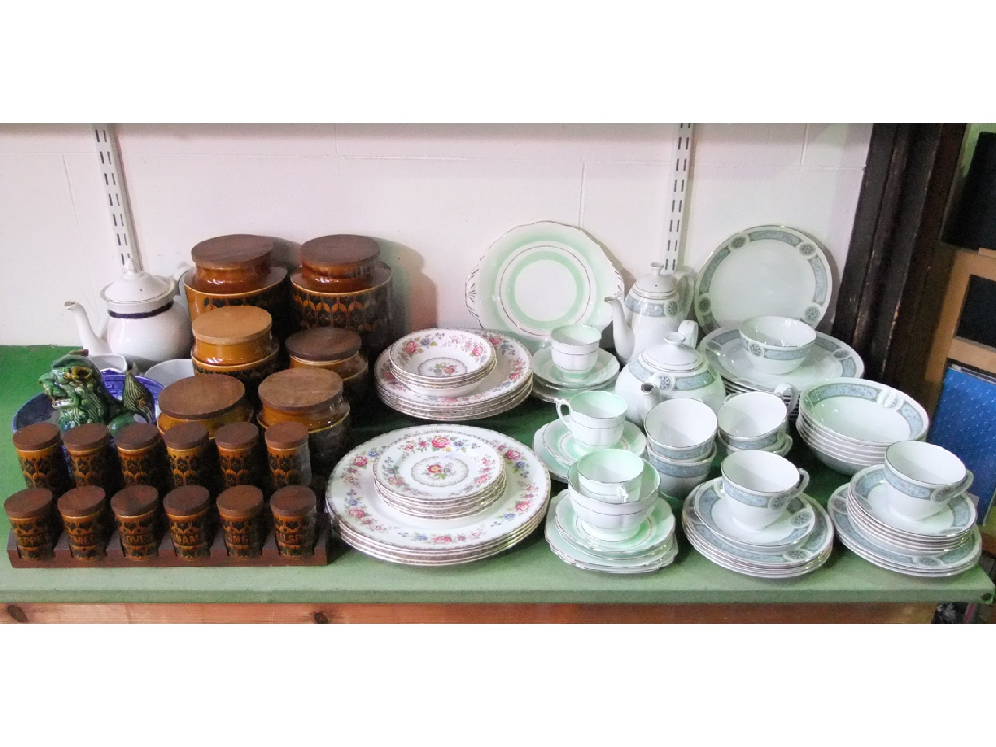 Appraisal: A collection of ceramics including Ridgway Palazzo pattern dinner and