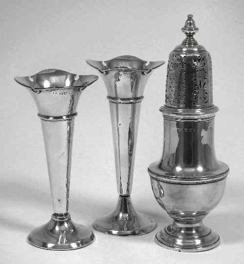 Appraisal: A George V silver urn pattern sugar castor of th