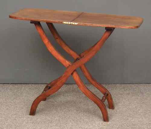 Appraisal: A Victorian mahogany rectangular coaching table the top with curved