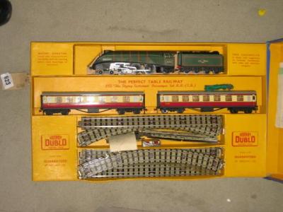 Appraisal: Hornby Dublo P train set with - - Mallard in