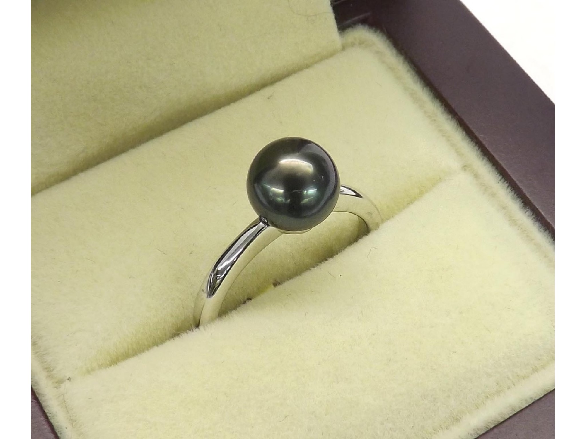 Appraisal: ct white gold single cultured pearl ring pearl mm ring