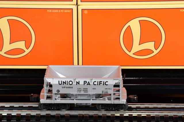 Appraisal: LIONEL UNION PACIFIC ORE CARIncluding six Union Pacific ore cars