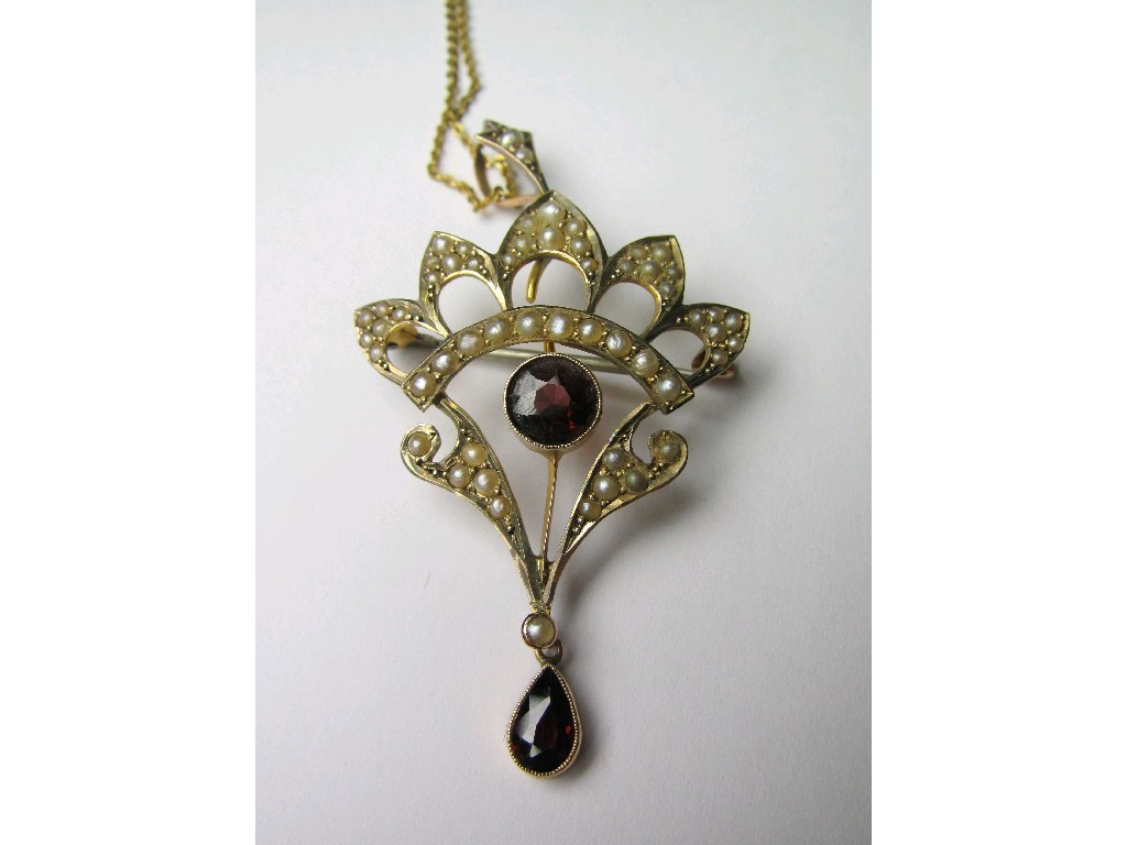 Appraisal: Edwardian ct gold garnet and seed pearl set pendant brooch