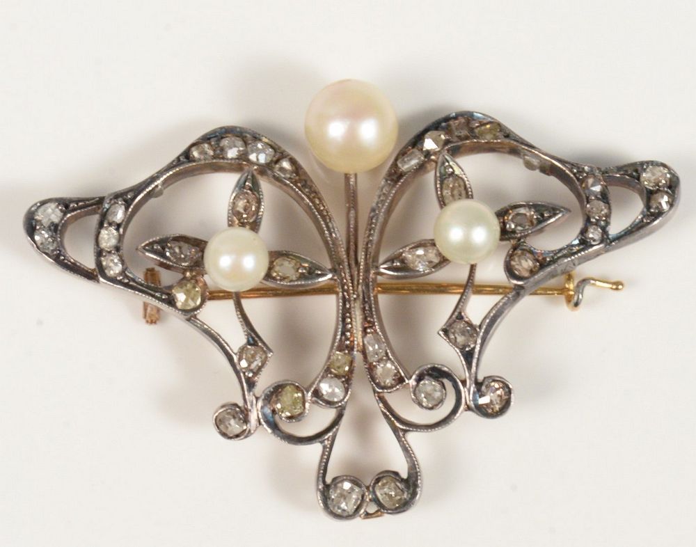 Appraisal: Karat Gold Brooch set with three pearls and thirty-eight rose