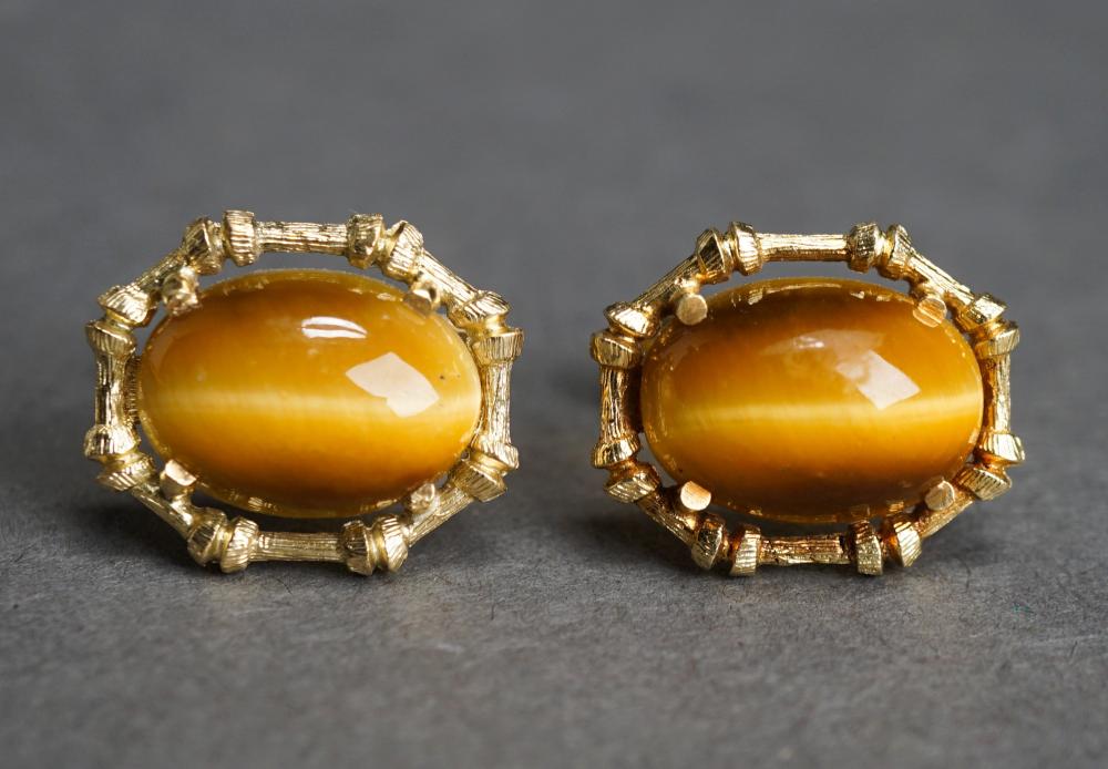 Appraisal: PAIR OF -KARAT YELLOW-GOLD AND TIGER'S EYE CUFFLINKS GROSS DWTPair