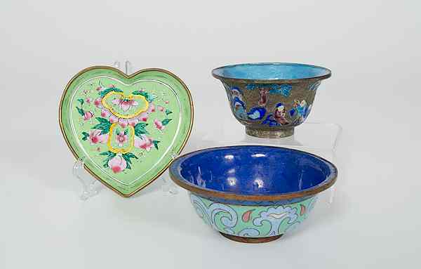 Appraisal: Chinese Cloisonn China th century Includes a pair of bowls