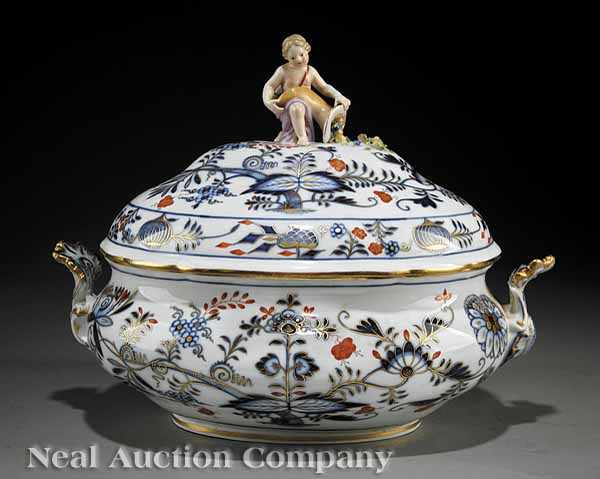 Appraisal: A Meissen Porcelain Rich Onion Pattern Lidded Tureen th c