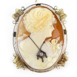 Appraisal: Antique Karat Yellow Gold Filigree Mounted Carved Shell Cameo Pendant