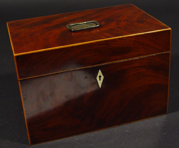 Appraisal: th Century mahogany tea caddy the hinged lid enclosing two