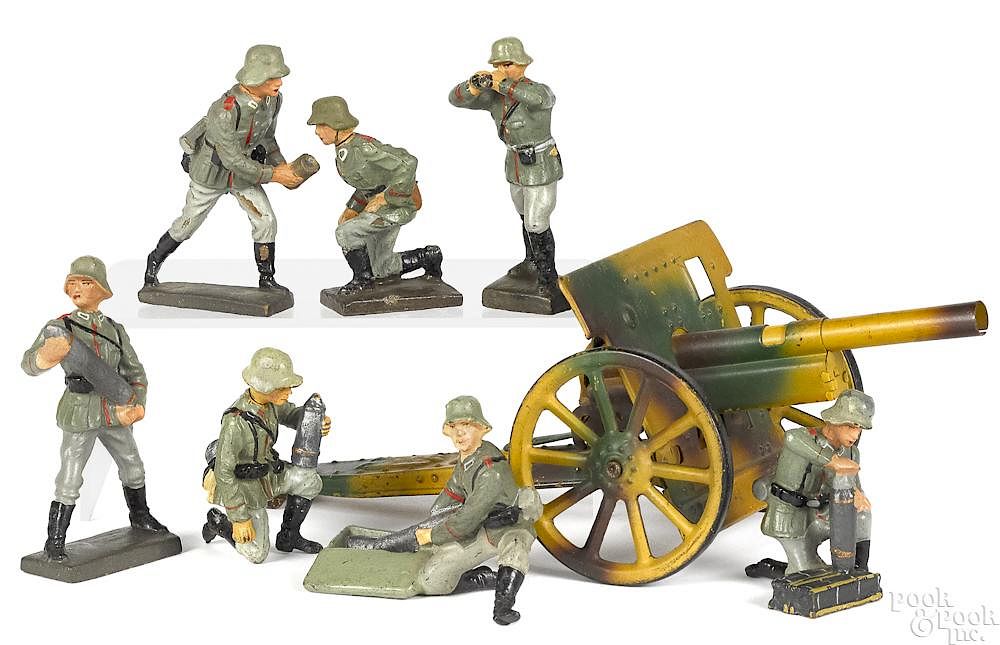 Appraisal: Lineol camouflage painted field gun soldiers Lineol camouflage painted tin