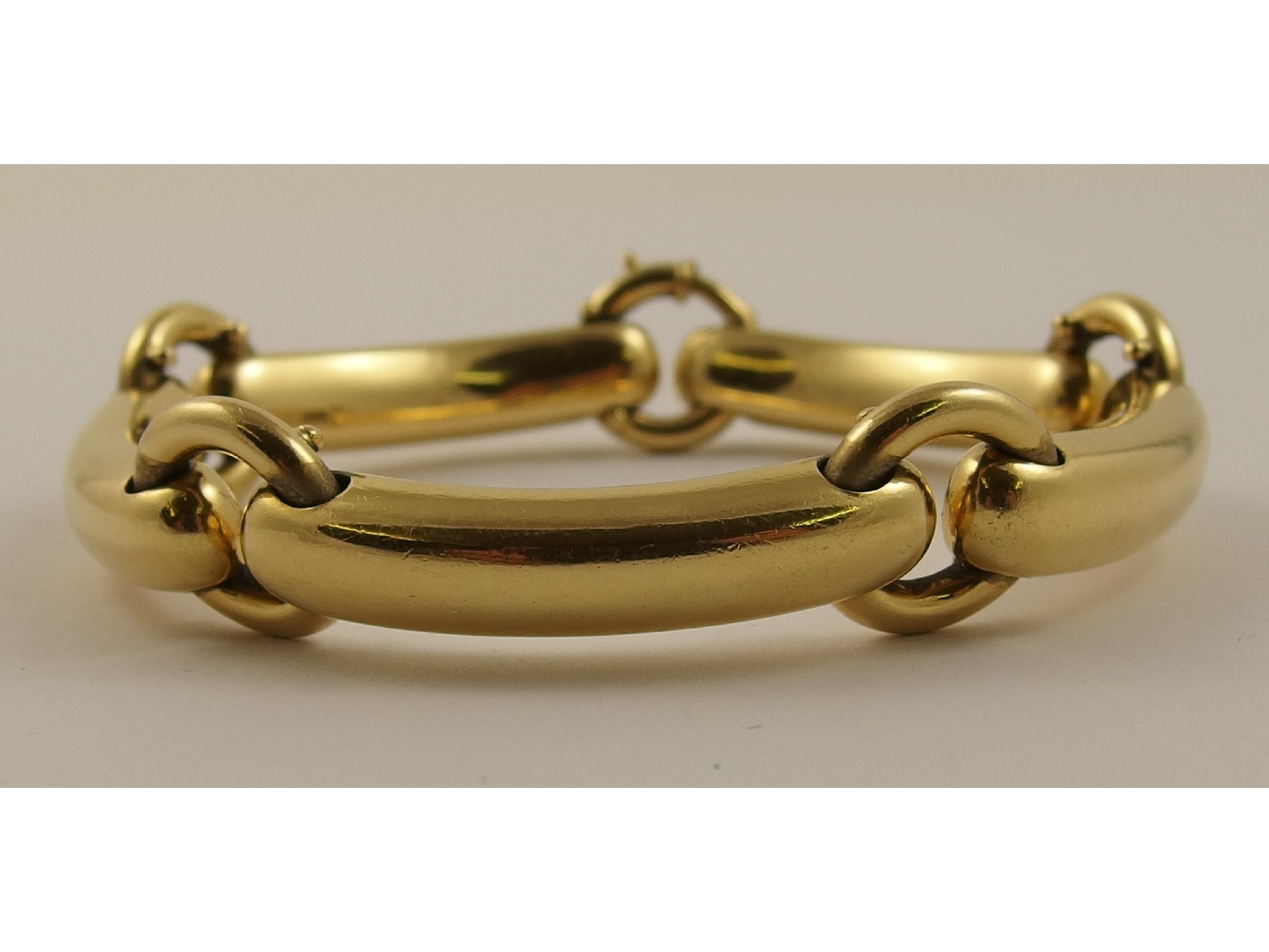 Appraisal: A chunky ct statement braceletin a baton and ring design