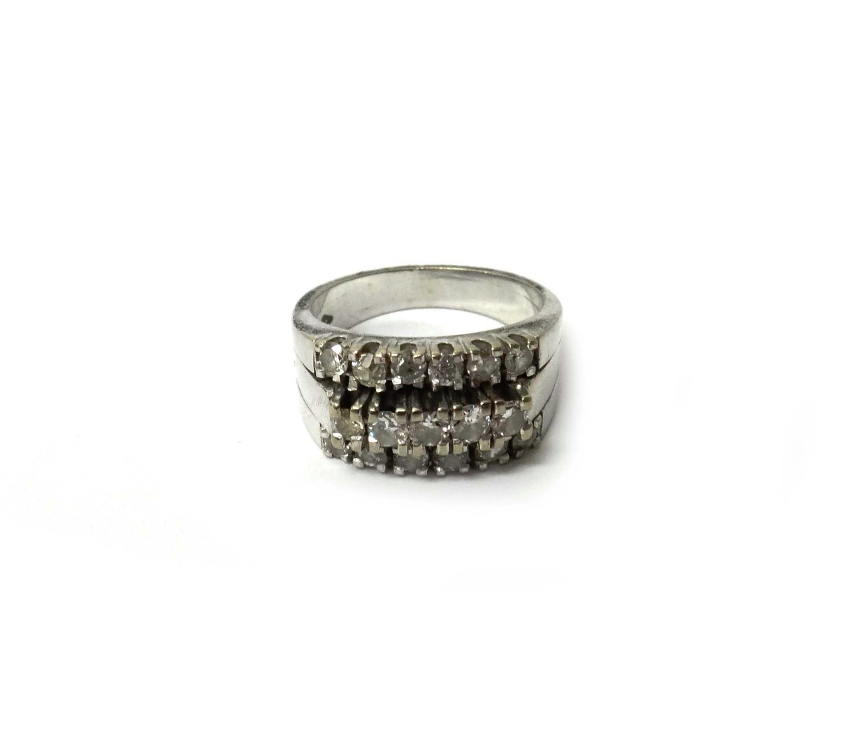 Appraisal: A diamond ring mounted with a row of five circular